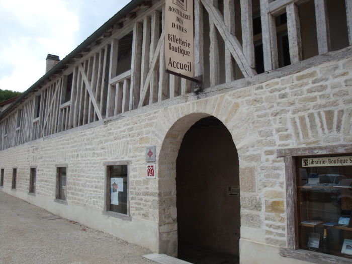 Abbaye cistercienne de Clairvaux.jpg
